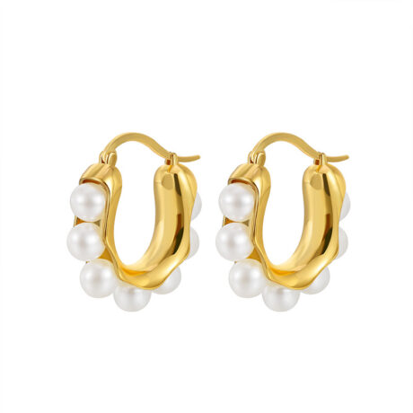 U-shaped pearl earrings